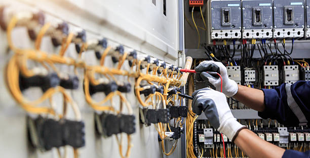 Professional Electrician technician working in Glendale, OH